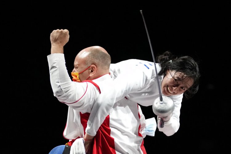 Szilagyi wins 3rd Olympic sabre title, Sun takes épée